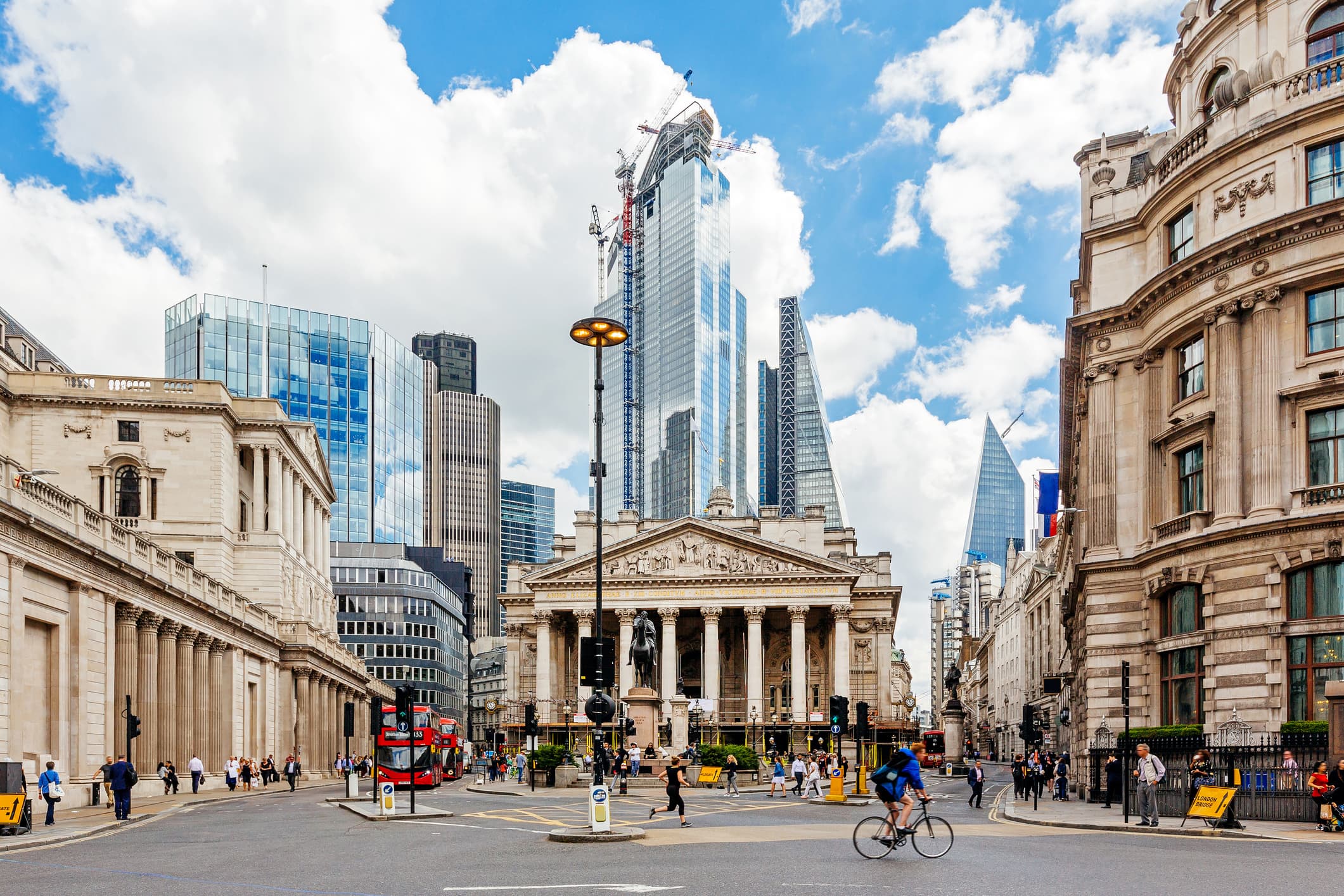 De vice-gouverneur van de Bank of England zegt dat de tekorten onder Britse kredietverstrekkers toenemen