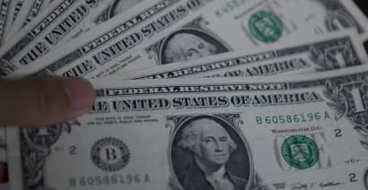 Dollar falls to lowest in more than 2 months on Fed expectations, yen strengthens