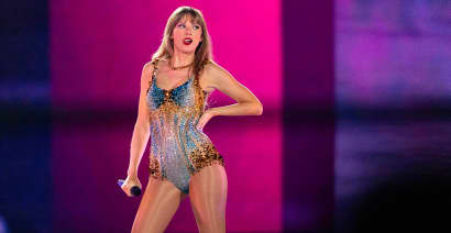 Ray Dalio says Taylor Swift should be president, posts Eras Tour selfie