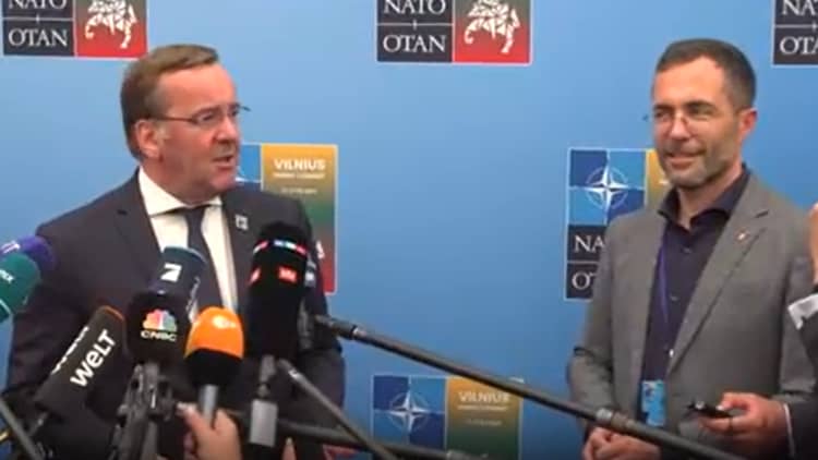 German defense minister: Future of Ukraine is in NATO