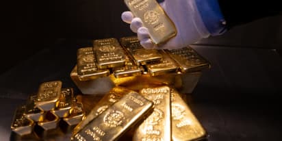 Gold advances on weaker dollar ahead of U.S. inflation test 