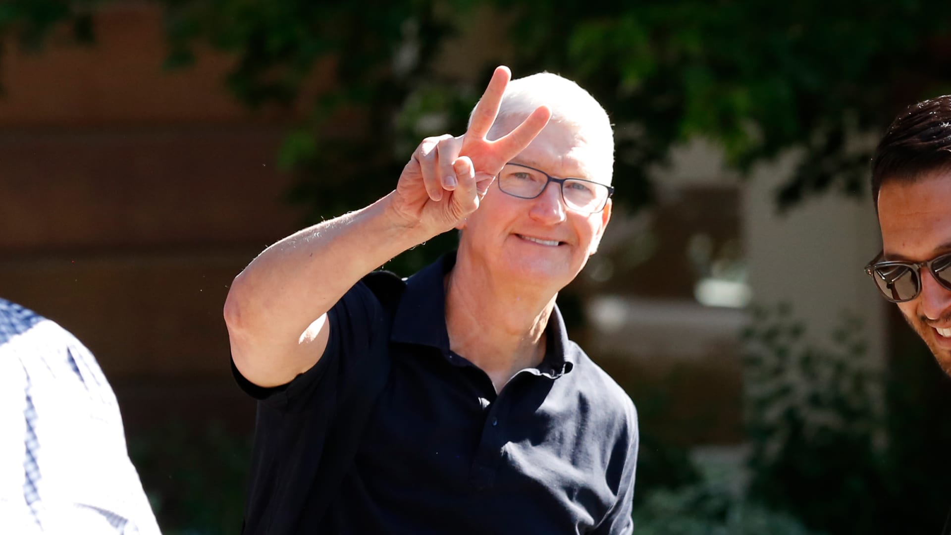 Apple expected to post third consecutive down quarter, but its forecast is more important