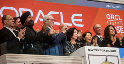Stocks making biggest moves before the bell: Oracle, Kohl's, Coinbase, Southwest