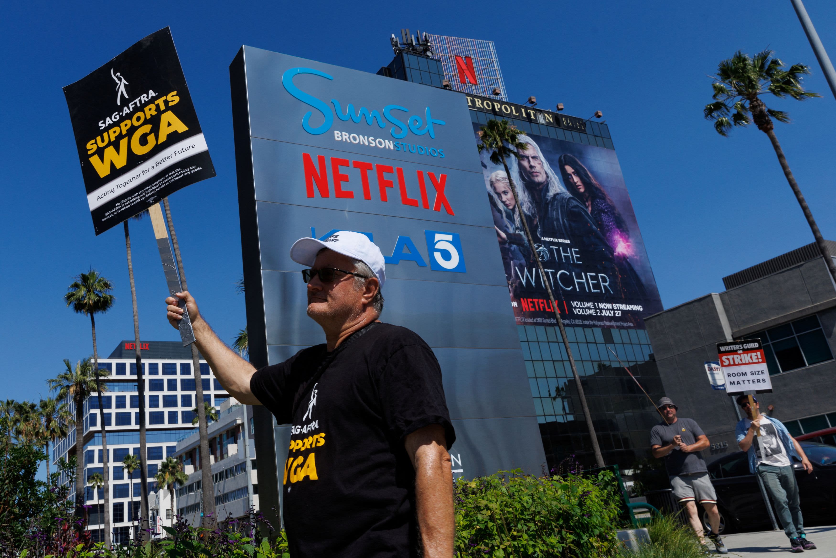 Netflix, Hollywood's Disruptor, Is Disrupted by Layoffs, Subscriber Loss