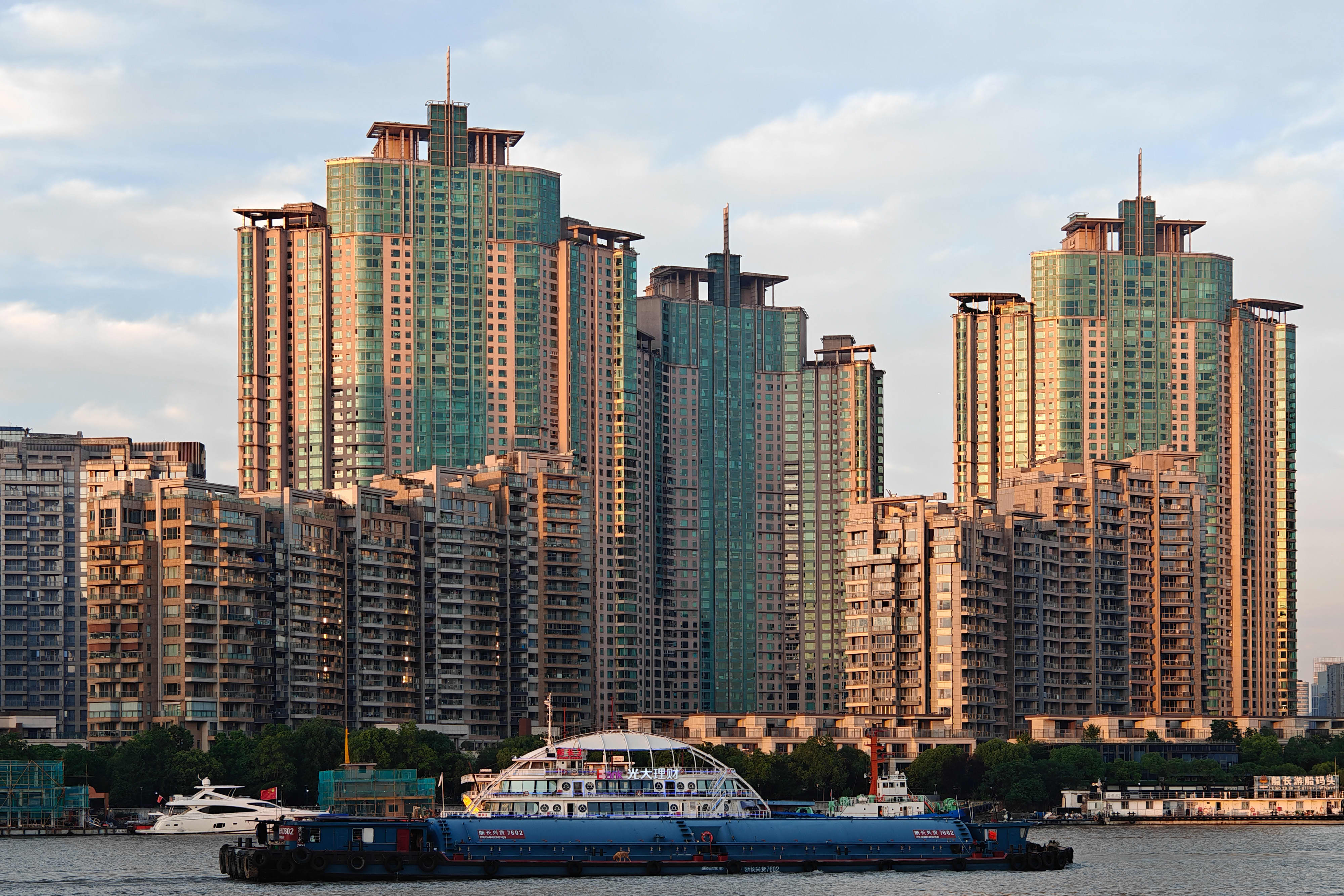 China Property Investment Sees Decline of Nearly 8% as Zhongzhi Group Faces Liquidity Crisis