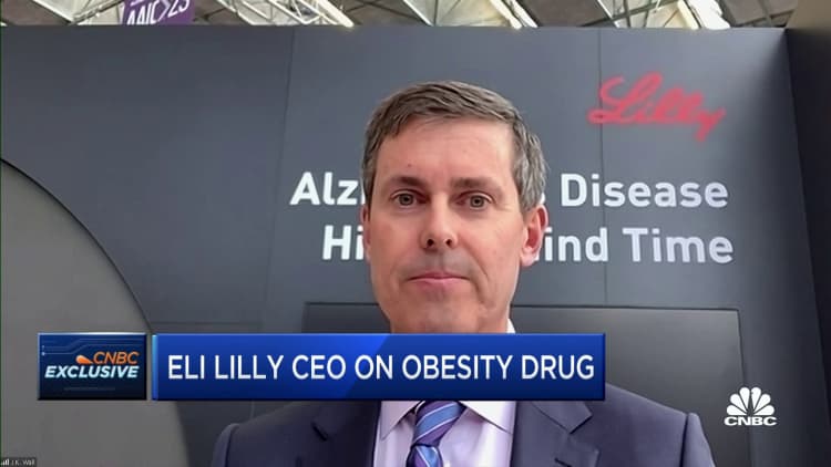 Eli Lilly CEO: Alzheimer's drug trial shows slowed disease progression by 40-60% in early patients