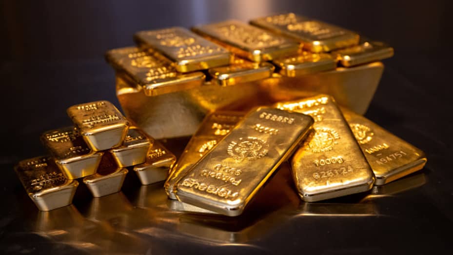 Gold extends decline for ninth day as fears of higher U.S. rates weigh