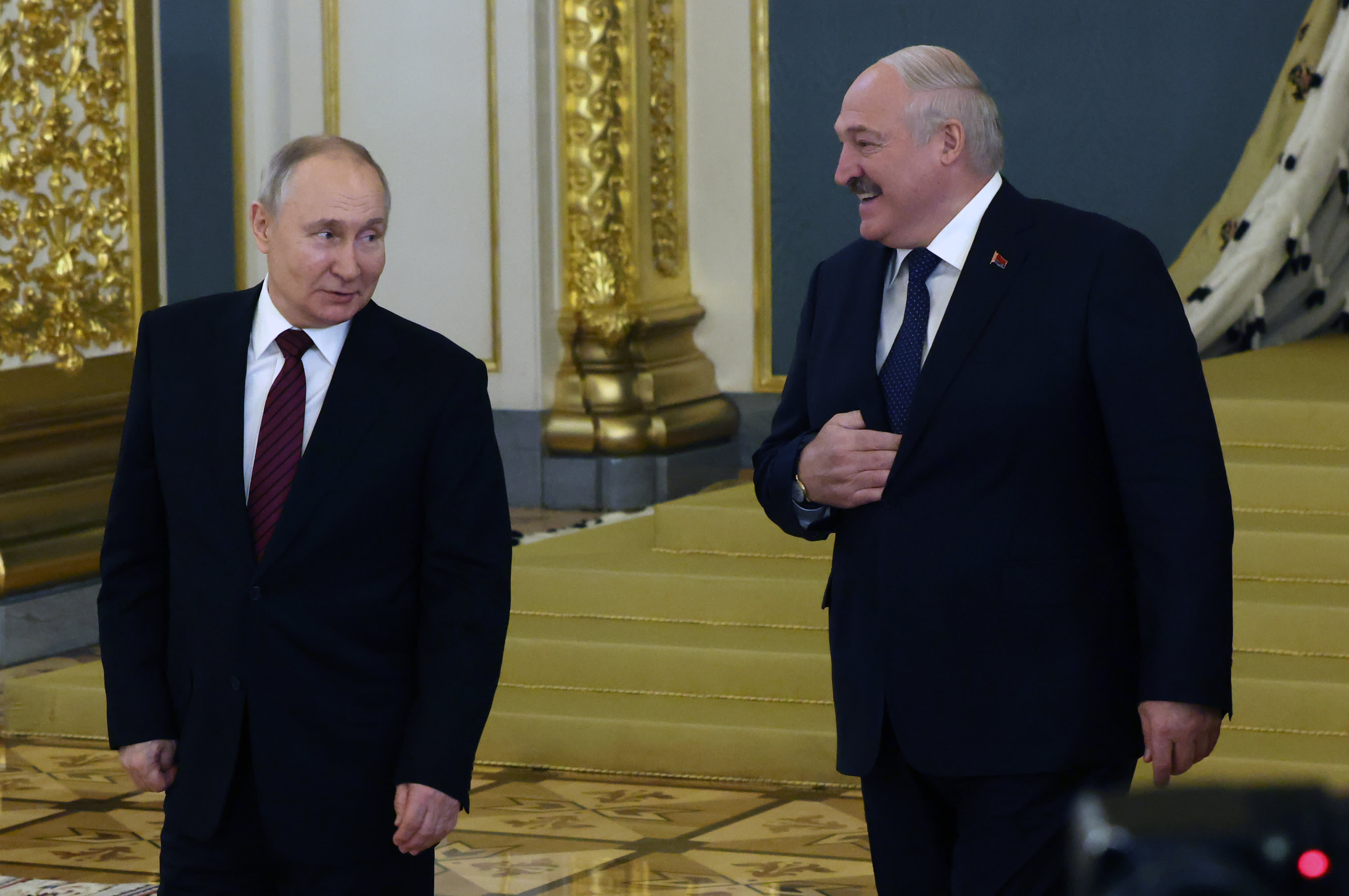 Путин и Лукашенко встретятся после того, как Россия предупредит об агрессии против Беларуси