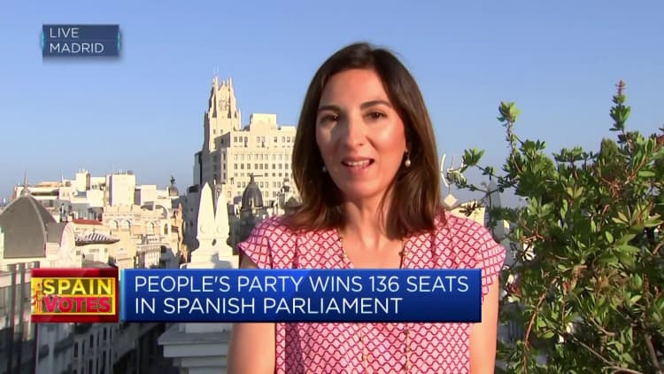 Halk Partisi'nin az farkla kazanmasına rağmen İspanya seçimlerinde net çoğunluk sağlanamadı.