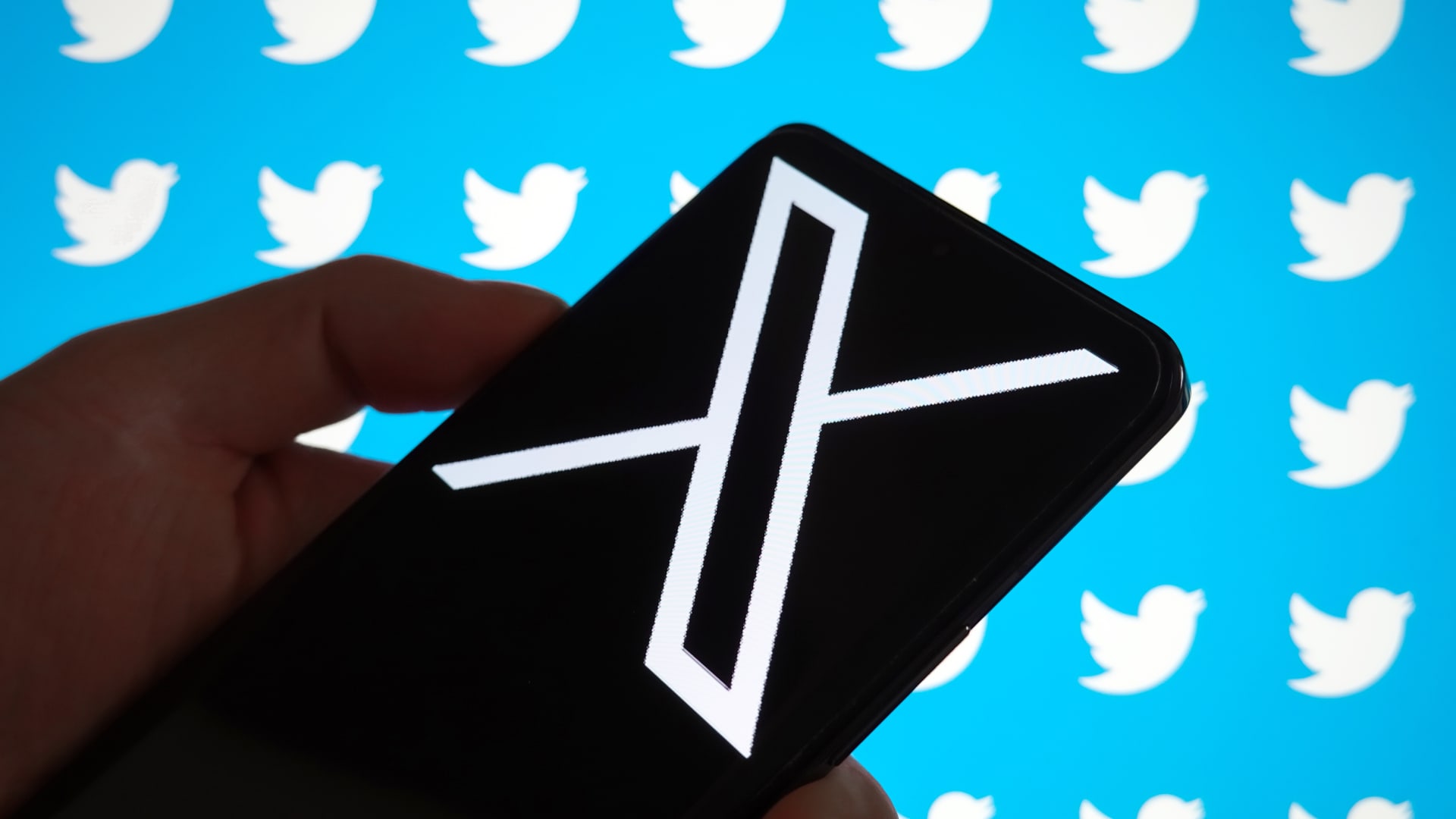 Read Twitter CEO Linda Yaccarino’s message to staff about the ‘X’ rebrand