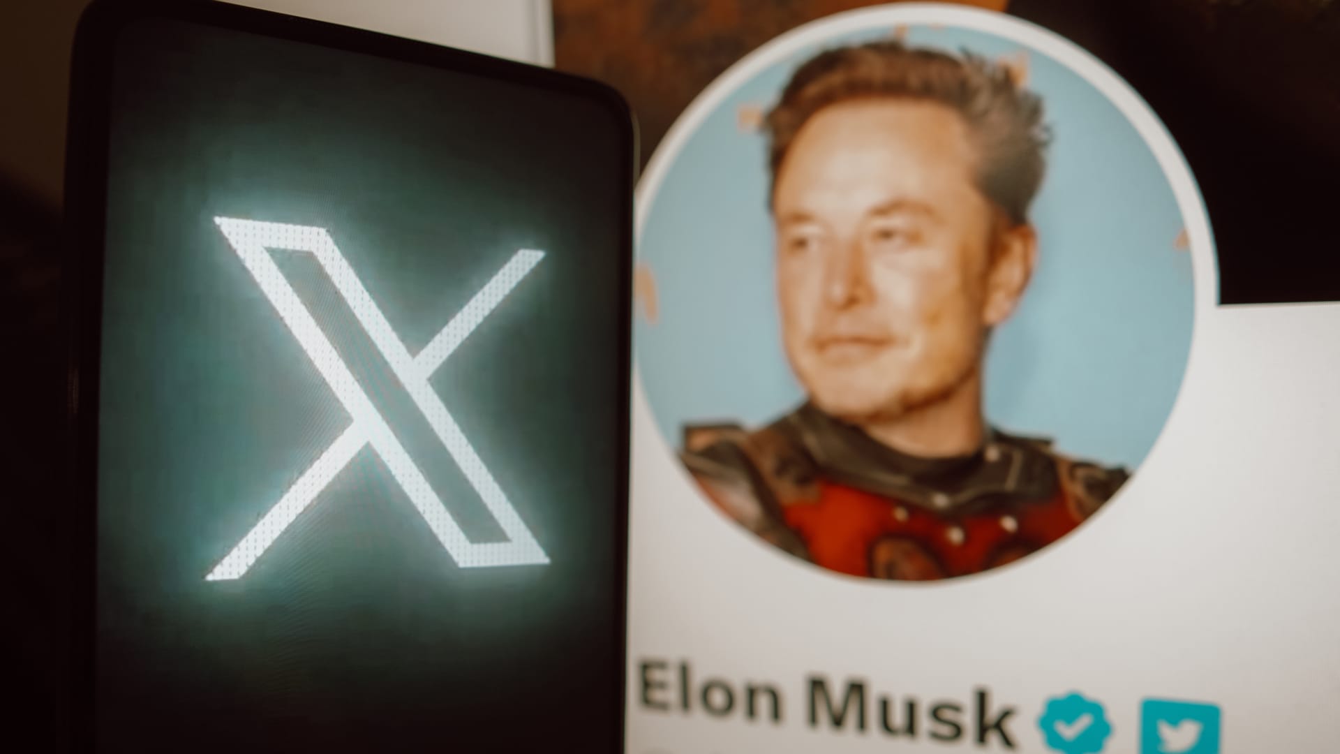 Musk risks even more damage to Twitter’s business as the messaging app changes name to X