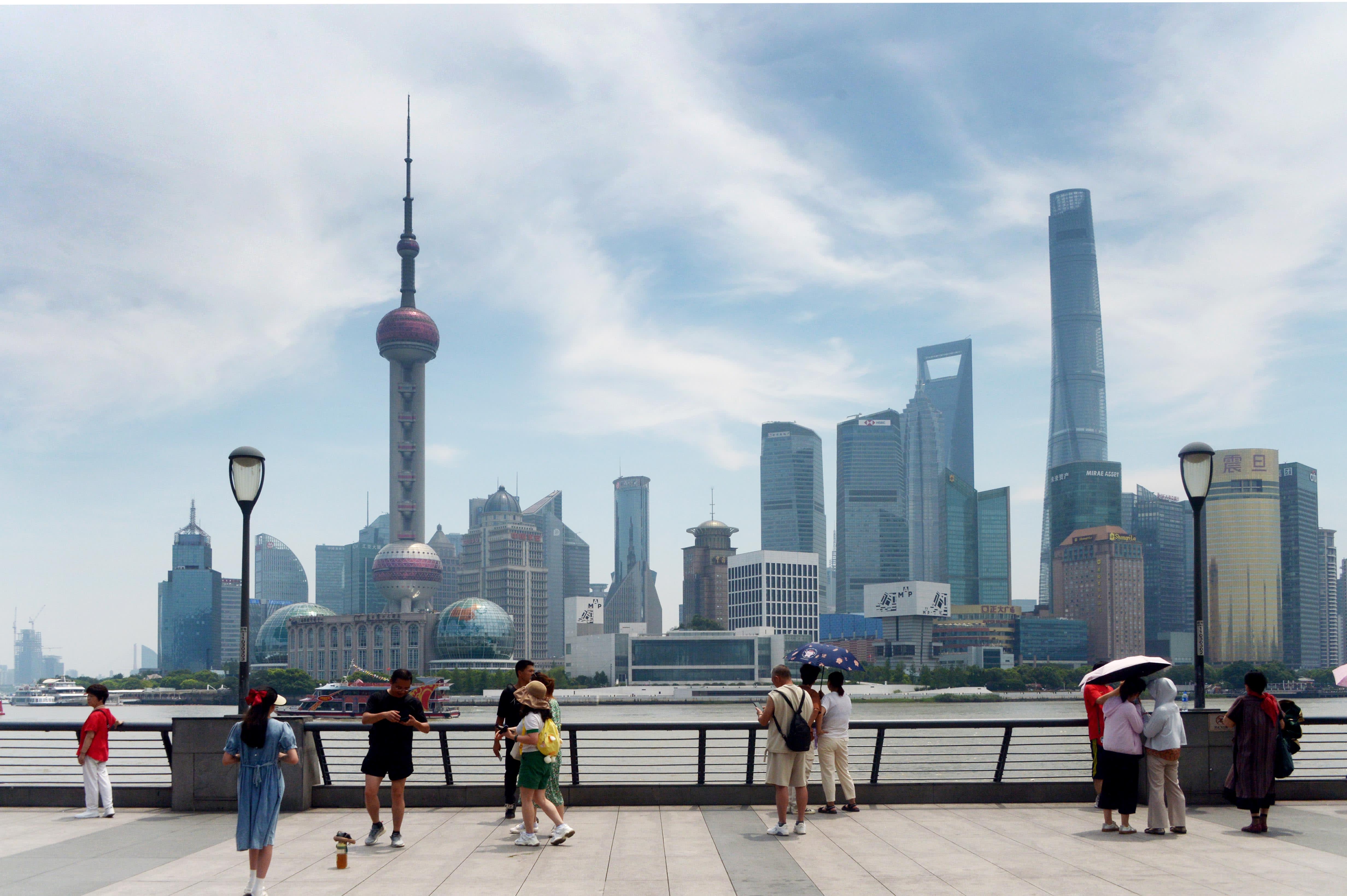 बीजिंग द्वारा कमजोर अर्थव्यवस्था को बढ़ावा देने के उपायों का वादा करने से चीनी शेयरों में तेजी आई