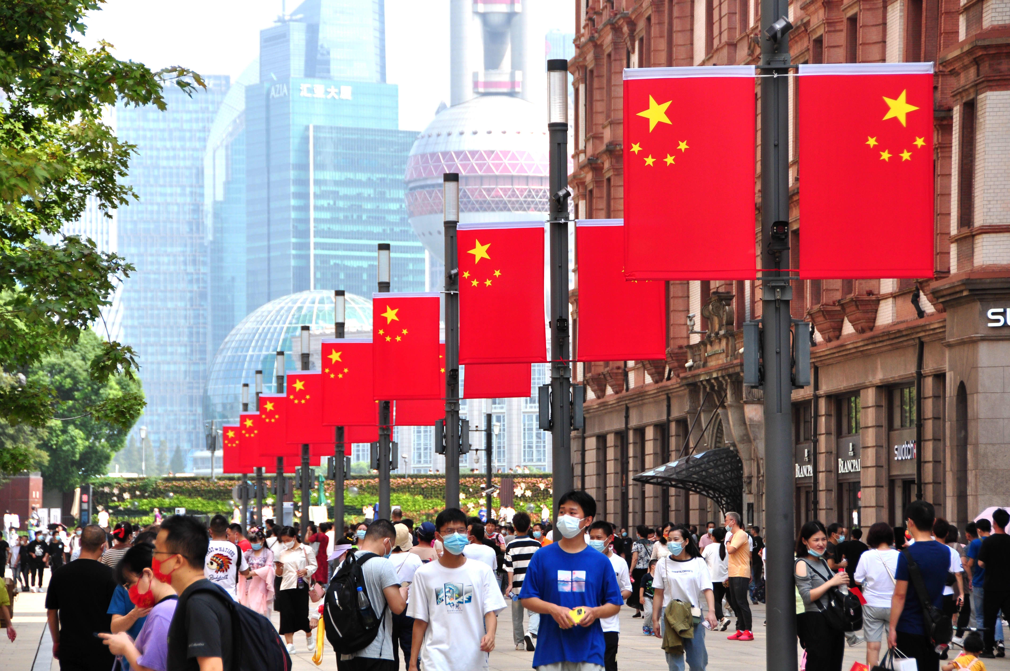 Chinese aandelen stegen toen Peking maatregelen beloofde om de zwakke economie te stimuleren