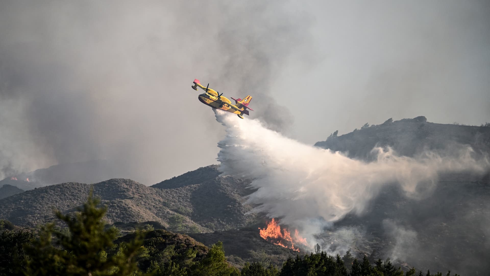 Wildfires in Greece burn for days, more tourists expected to fly out