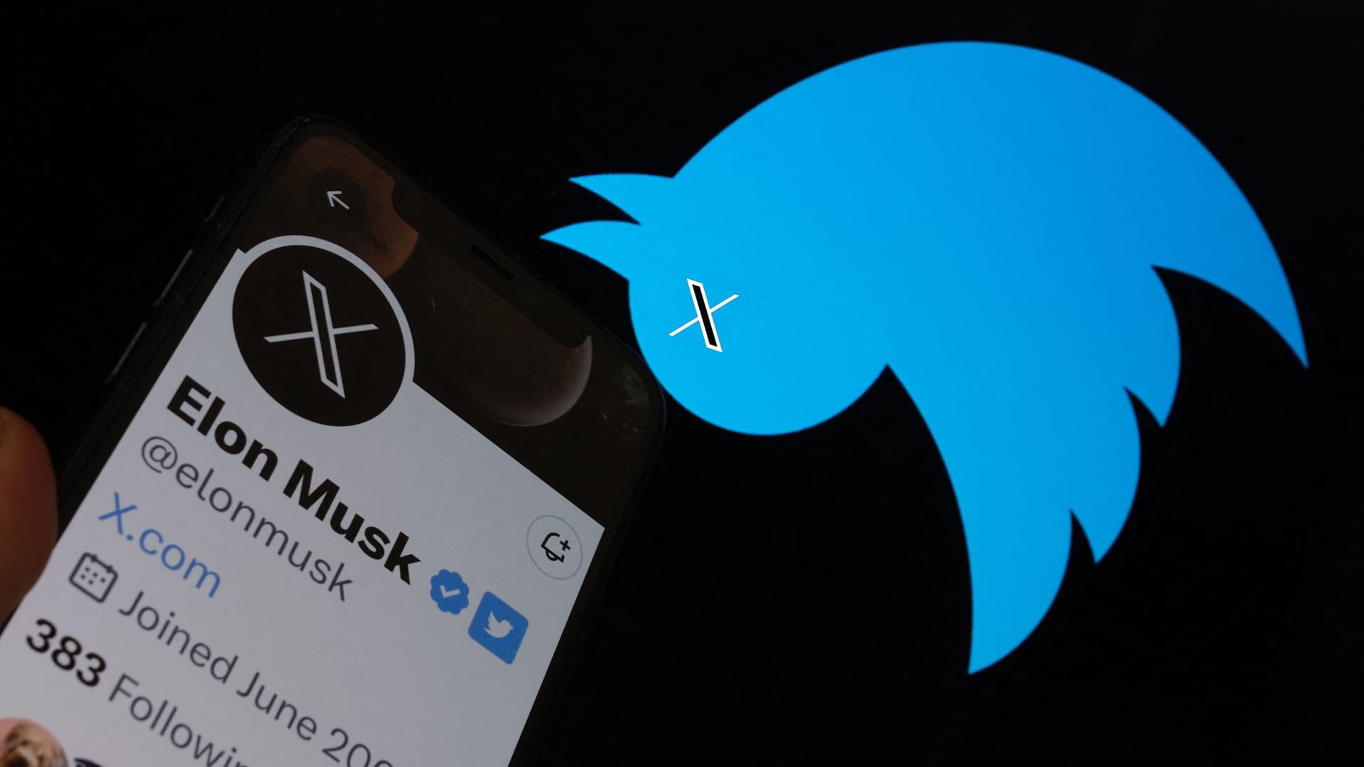 X logo officially replaces Twitter's famous bird on mobile app 