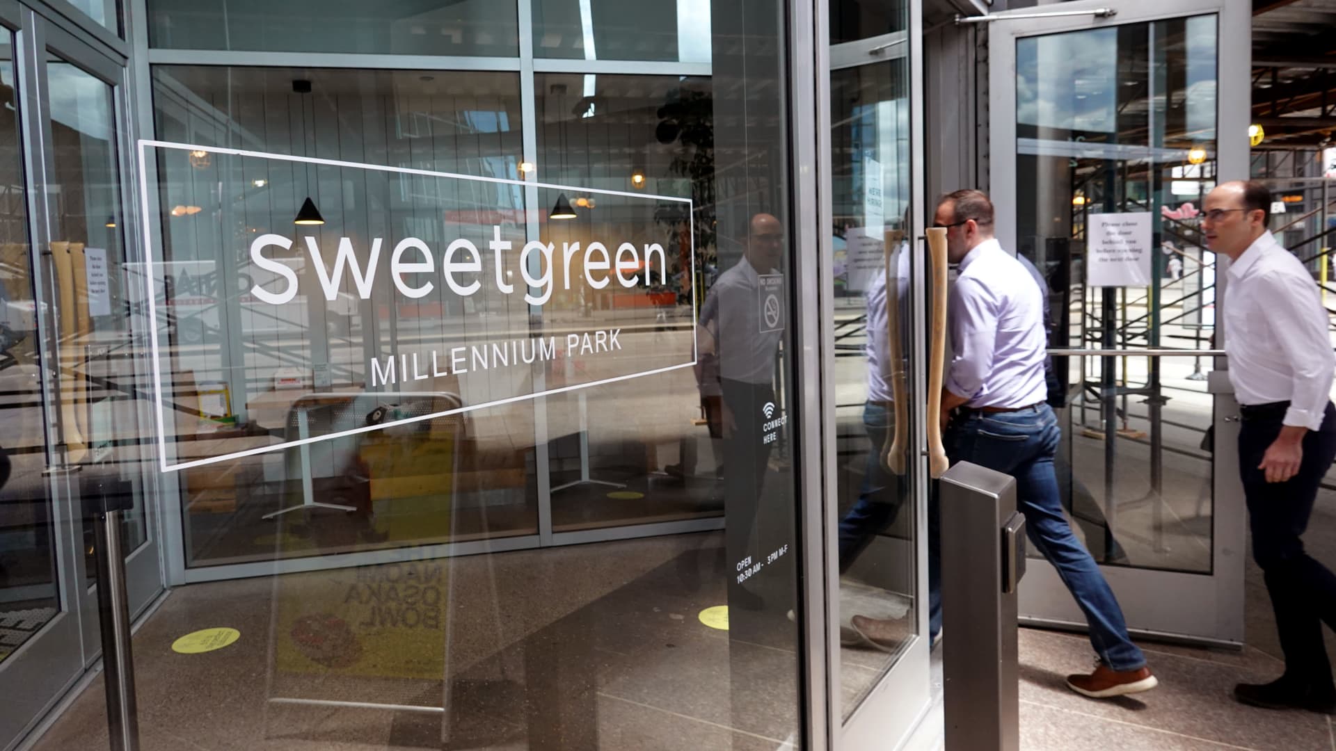 Sweetgreen shares tumble after salad chain reports weak sales but narrowing losses