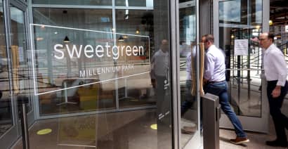 Sweetgreen shares tumble after salad chain reports weak sales, narrowing losses