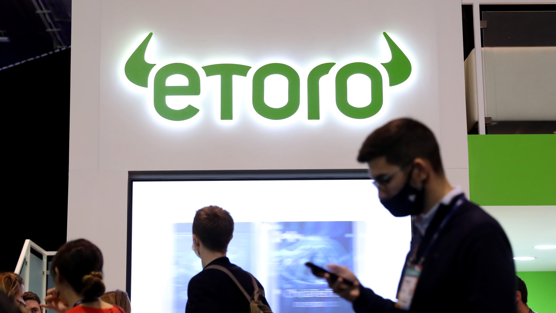 Robinhood rival eToro agrees 0 million share sale at discounted valuation