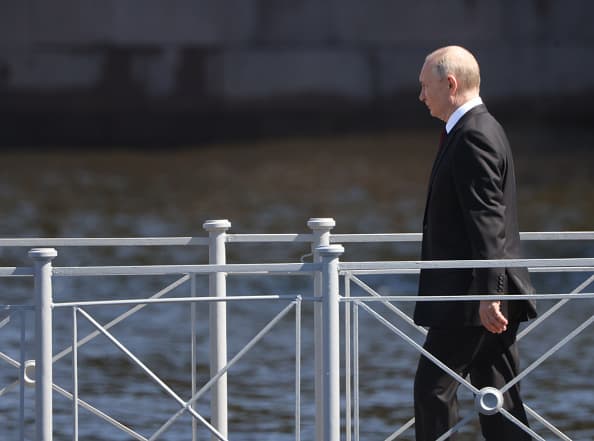 107279000 1690785014624 gettyimages 1565107620 RUS Putin Attends Annual Navy Day Parade