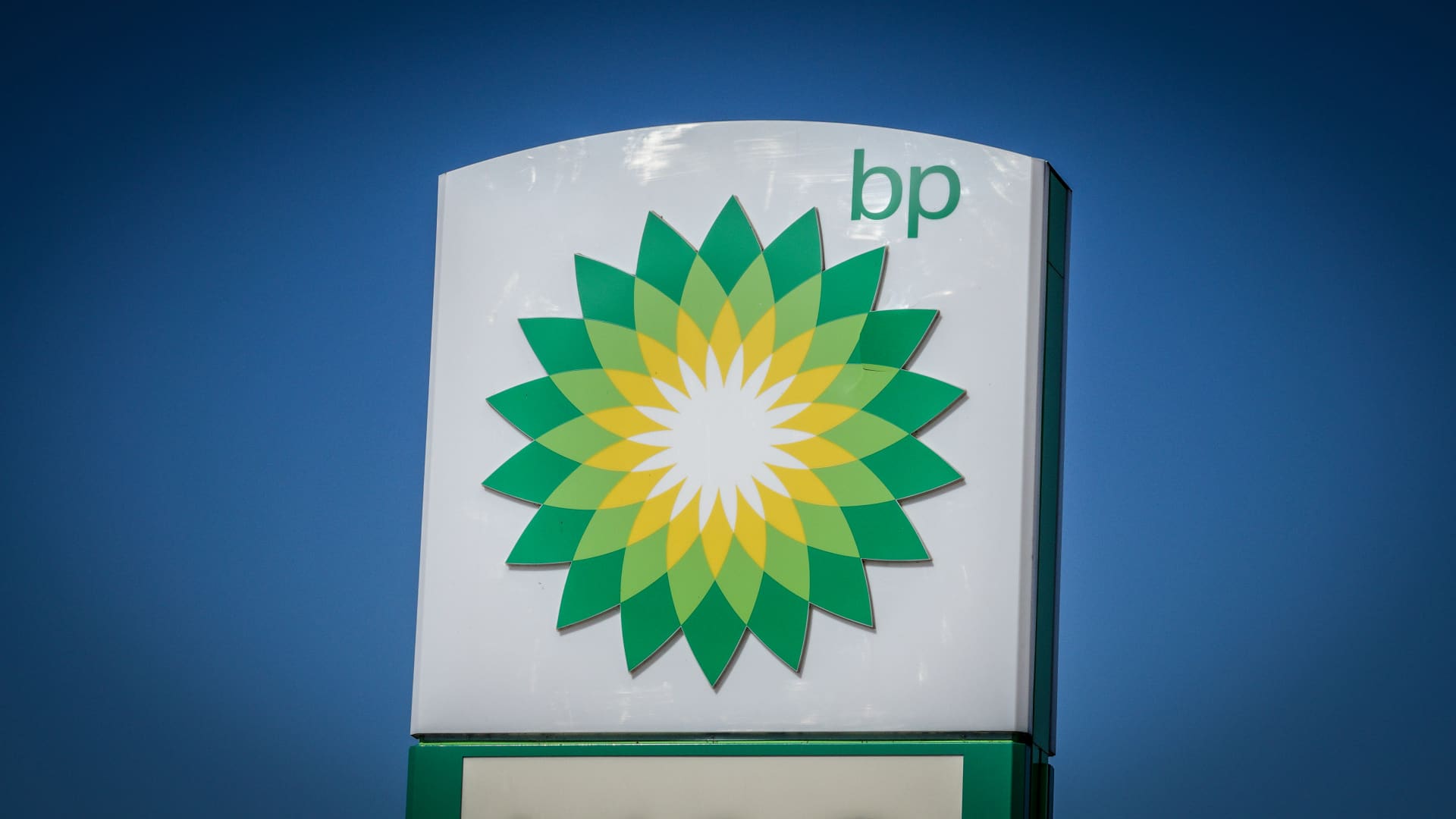 BP shares down 4% after third-quarter profit plummet