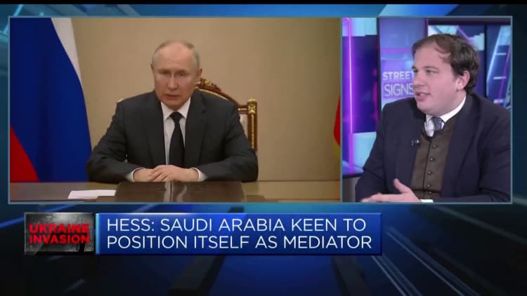Saudi Arabia is keen to position itself as a mediator in Russia-Ukraine war, regional expert says