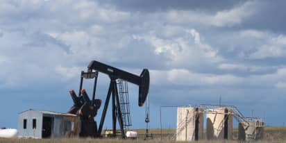 Oil prices fall, head for steepest weekly drop in three months