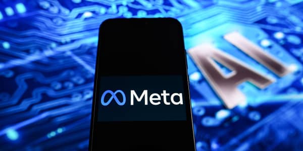 Is Meta uninvestable or a top pick? Pros weigh in on whether it's time to buy