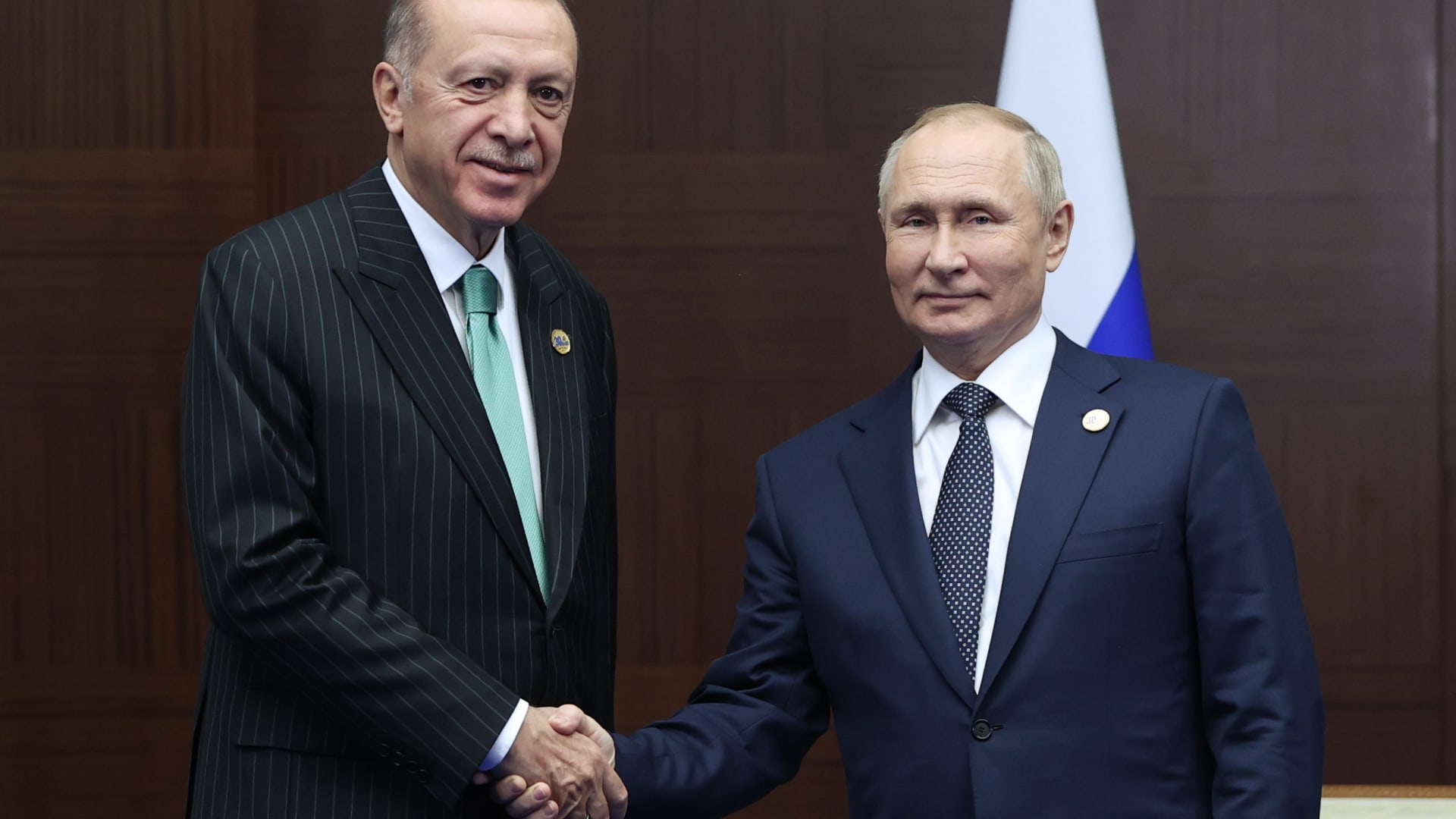 Turkish President, Recep Tayyip Erdogan (L) with Russian President Vladimir Putin (R) in October 2022.