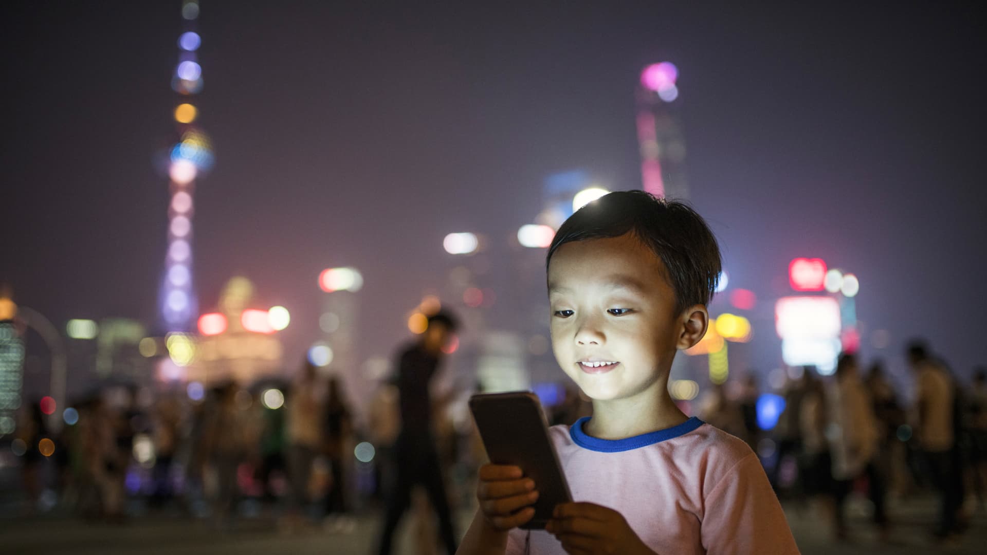 China floats two-hour daily limit of smartphone screen time for kids