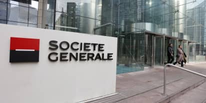 Societe Generale's investment bank limits first-quarter profit plunge