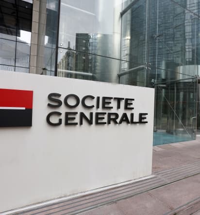 Societe Generale's investment bank limits first-quarter profit plunge