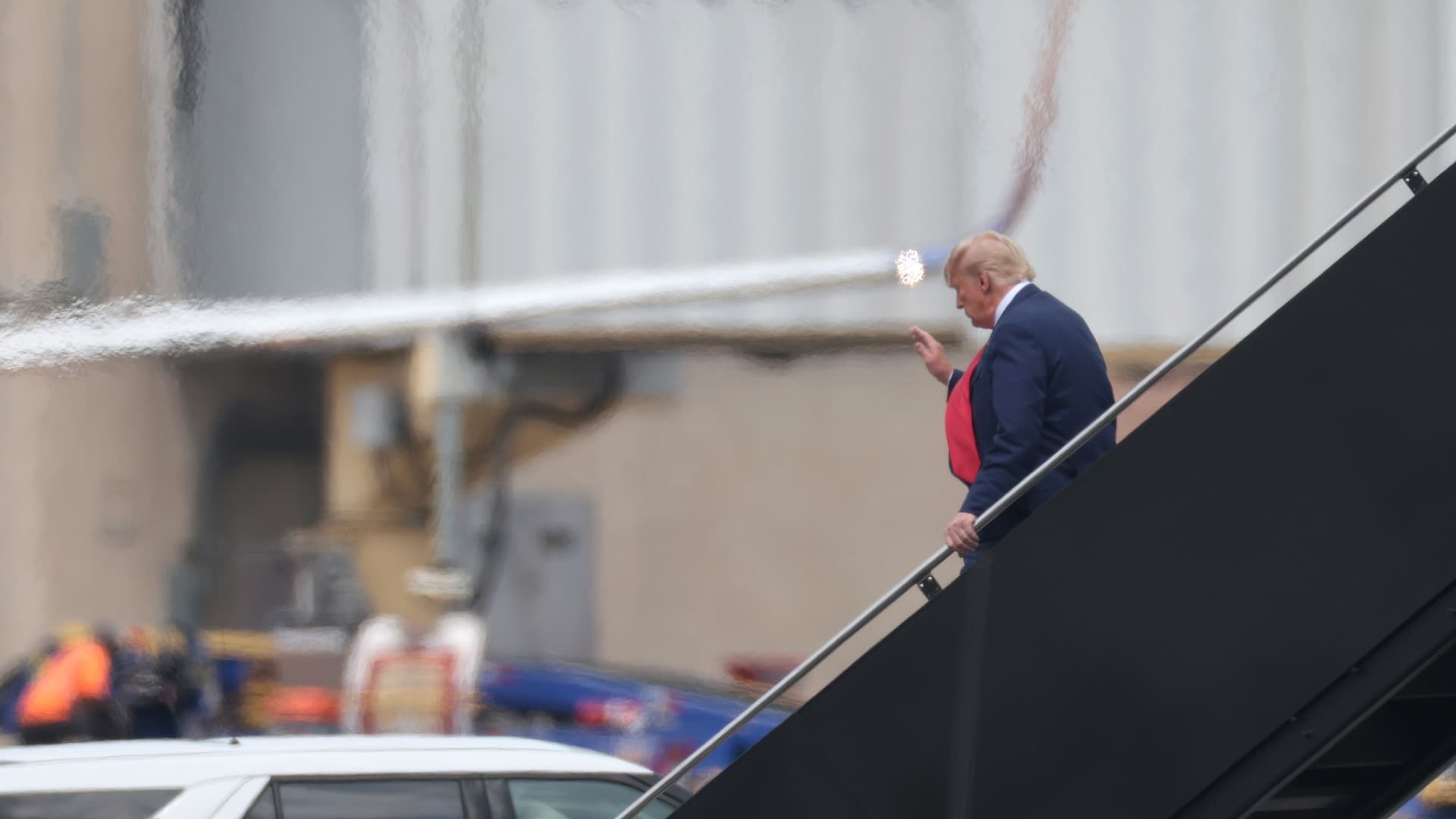Former U.S. President Donald Trump arrives at Reagan National Airport August 3, 2023 in Arlington, Virginia.