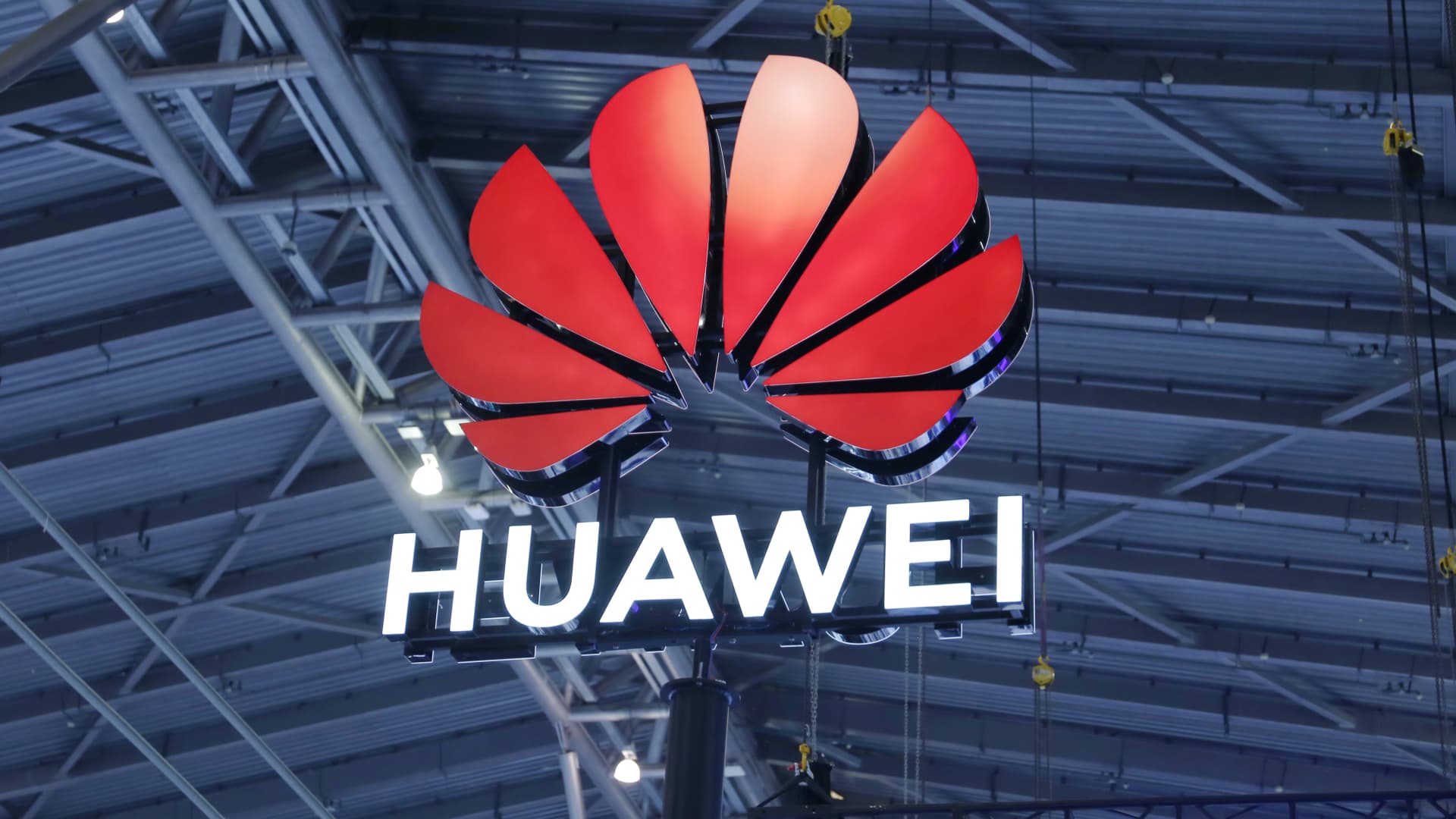 Huawei plots China smartphone revival with mobile operating system upgrade