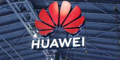 U.S. lawmakers angry after Huawei unveils laptop with new Intel AI chip