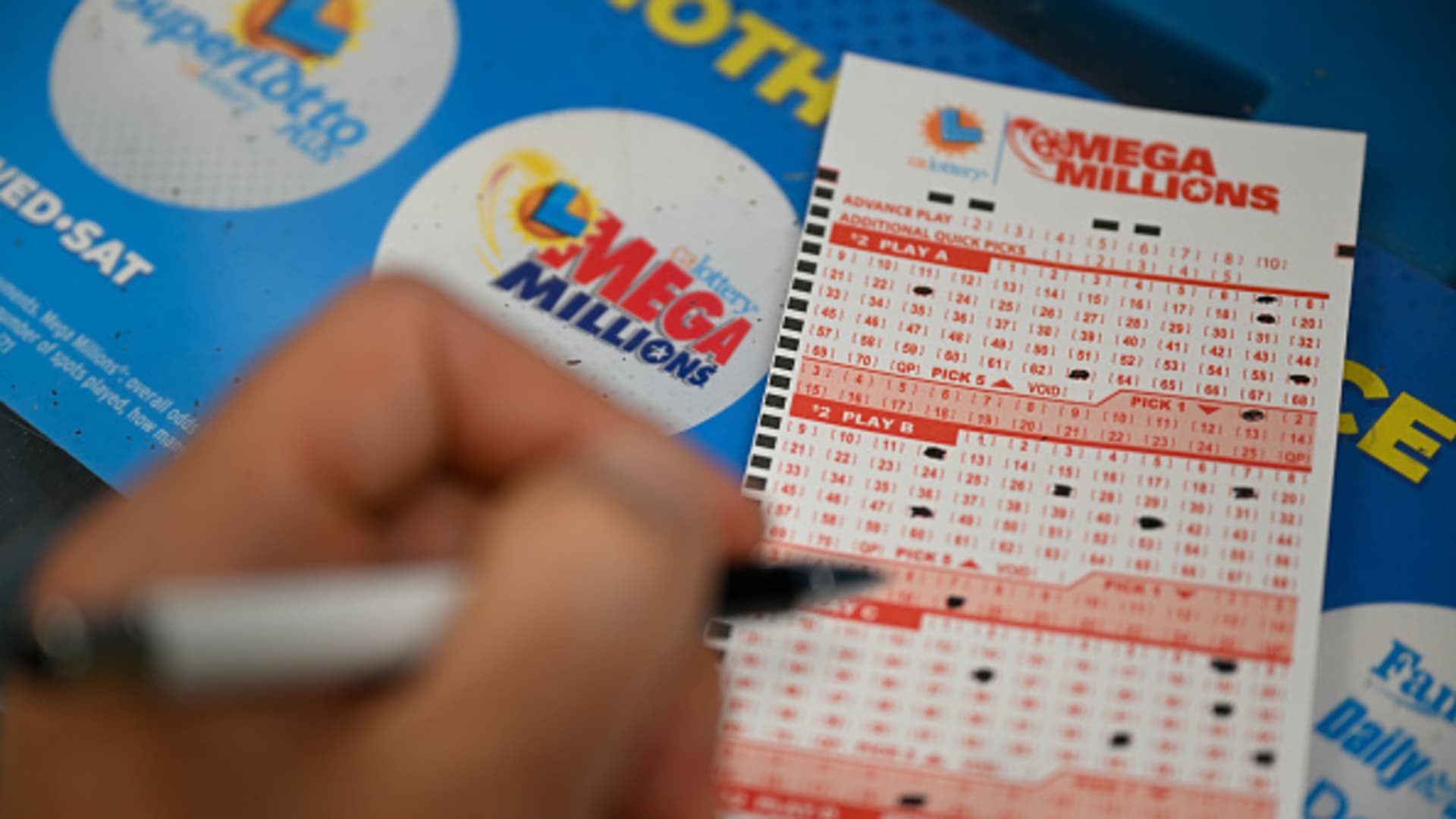 Mega Millions jackpot hits $977 million. Here's what financial experts say to do if you score the winning ticket