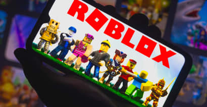 Roblox shares drop 22% as company cuts annual bookings forecast on muted player spending