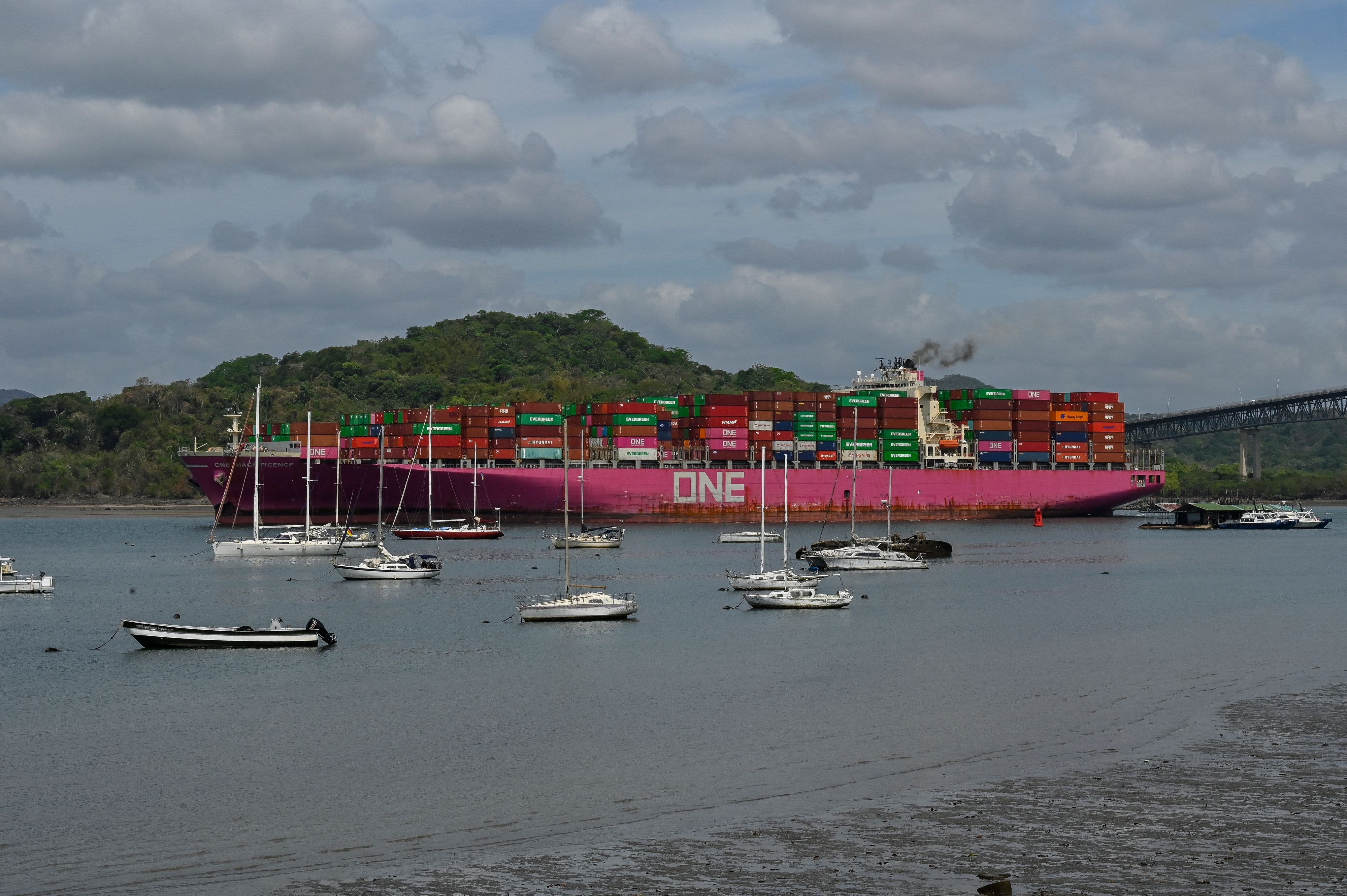 The number of ships accumulated in the Panama Canal due to drought reached 154 ships