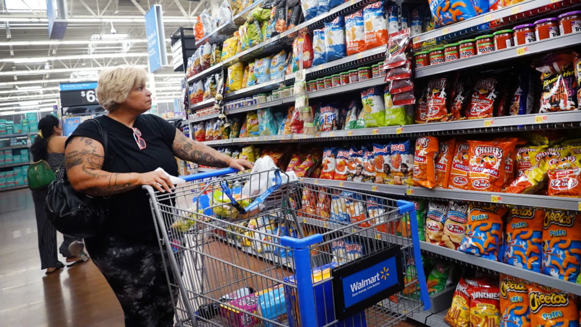 61% of Americans are living paycheck to paycheck â€” inflation is still squeezing budgets