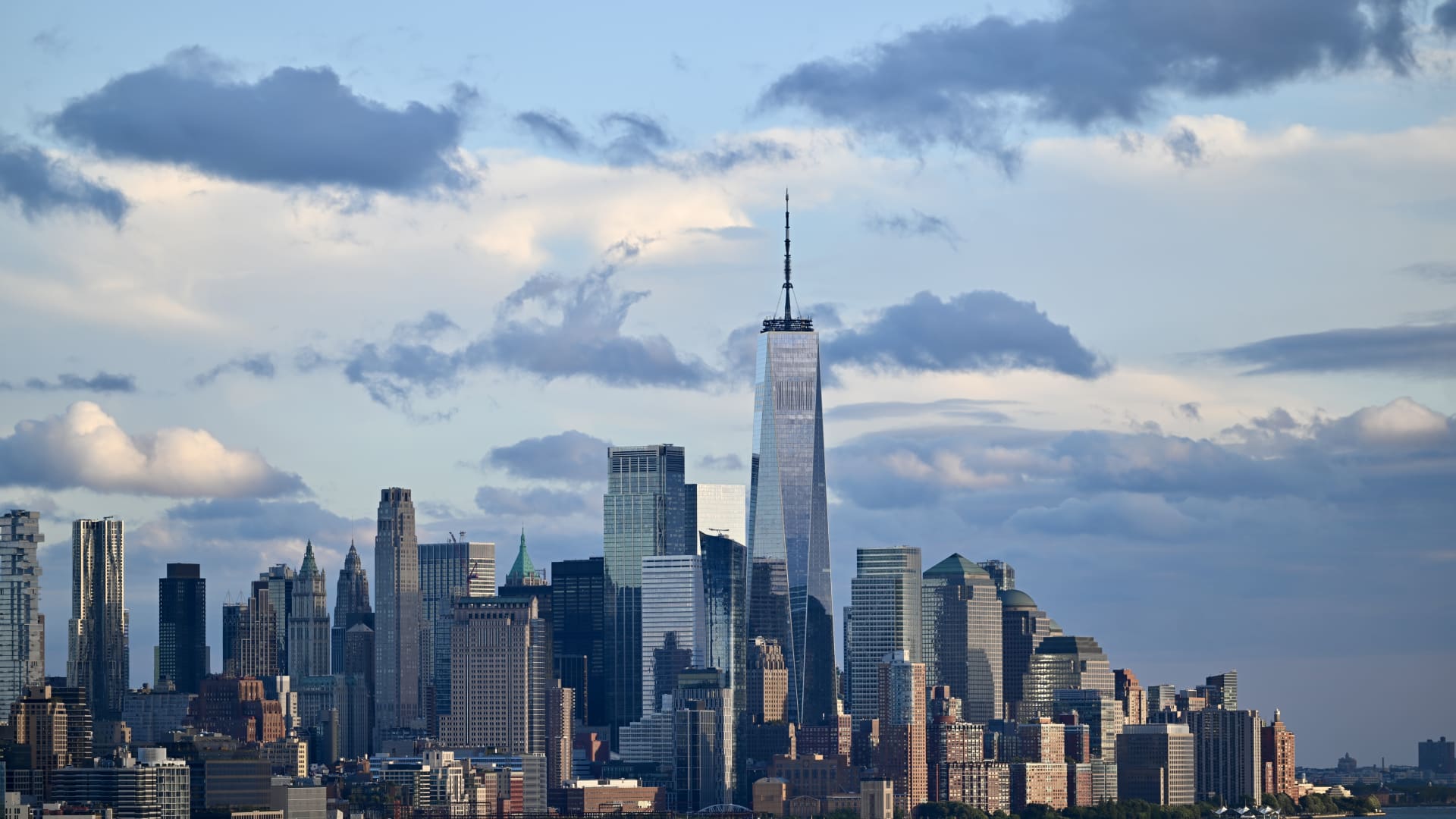 The average Manhattan rent just hit a new record of $5,588 a month