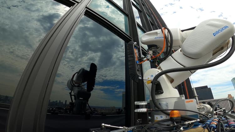 Window washing robots have reached the Manhattan skyline