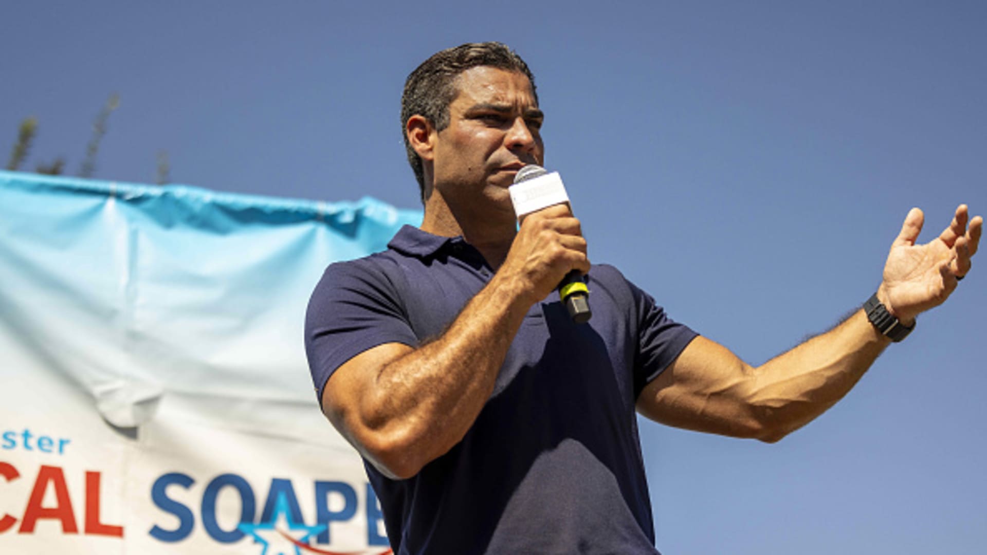 Miami Mayor Francis Suarez suspends presidential campaign after failing to qualify for debates