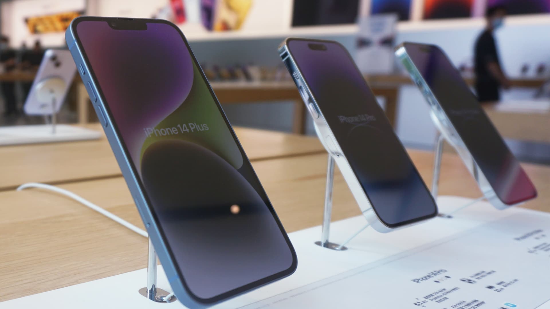 Global smartphone market to hit decade low in 2023 but Apple could take top spot, research shows