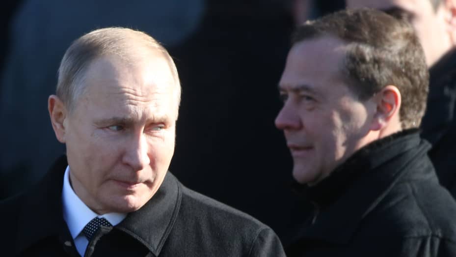 El presidente ruso Vladimir Putin y el entonces primer ministro Dmitry Medvedev en Moscú, Rusia, el 23 de febrero de 2018.