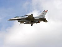 Aterrizaje de aviones de combate F-16 Falcon de la Guardia Nacional de Texas.