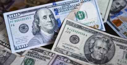 Dollar mostly flat as market mulls inflation outlook