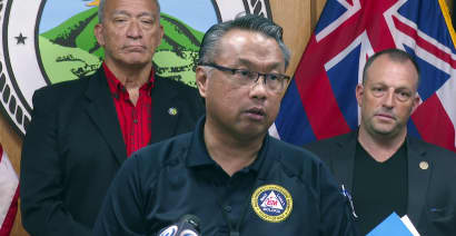 Maui emergency chief resigns after not activating sirens during wildfire