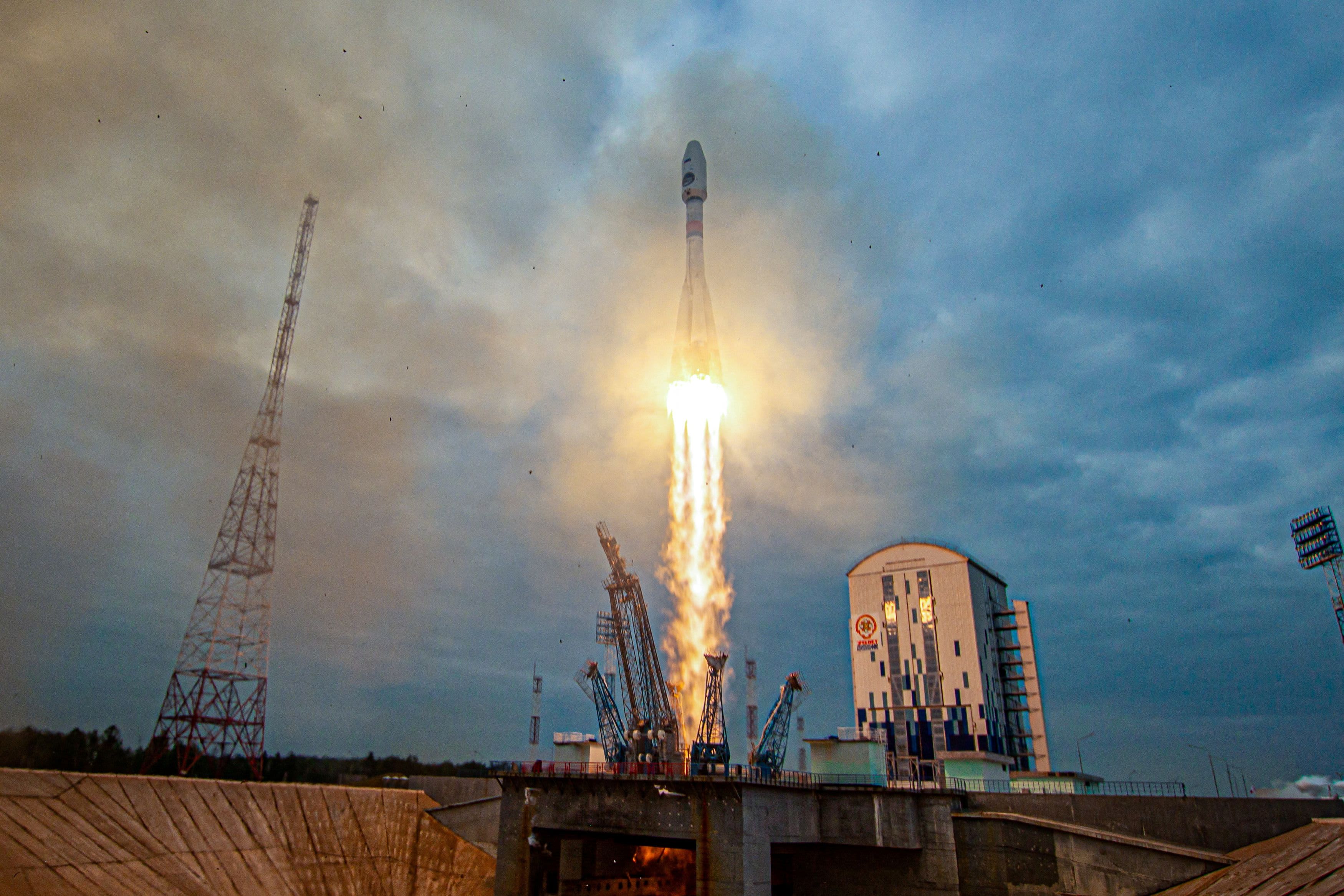 У российского космического корабля «Луна-25» произошел технический сбой во время предпосадочного маневра.