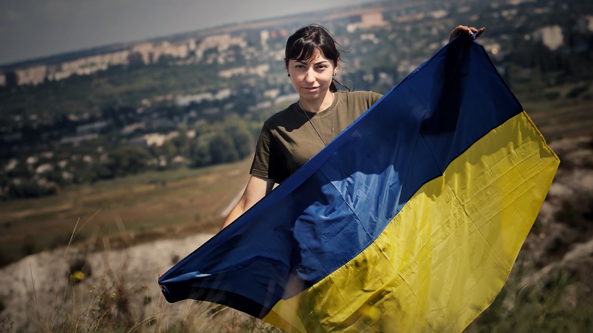 KRAMATORSK, UKRAINE – AUGUST 22: Ukrainian soldier pose for a photo with the flag of Ukraine on August 22, 2023 in Kramatorsk, Ukraine. On August 23, Ukraine celebrates Day of the National Flag and on August 24 its 1991 declaration of independence from the USSR. (Photo by Yan Dobronosov/Global Images Ukraine via Getty Images)