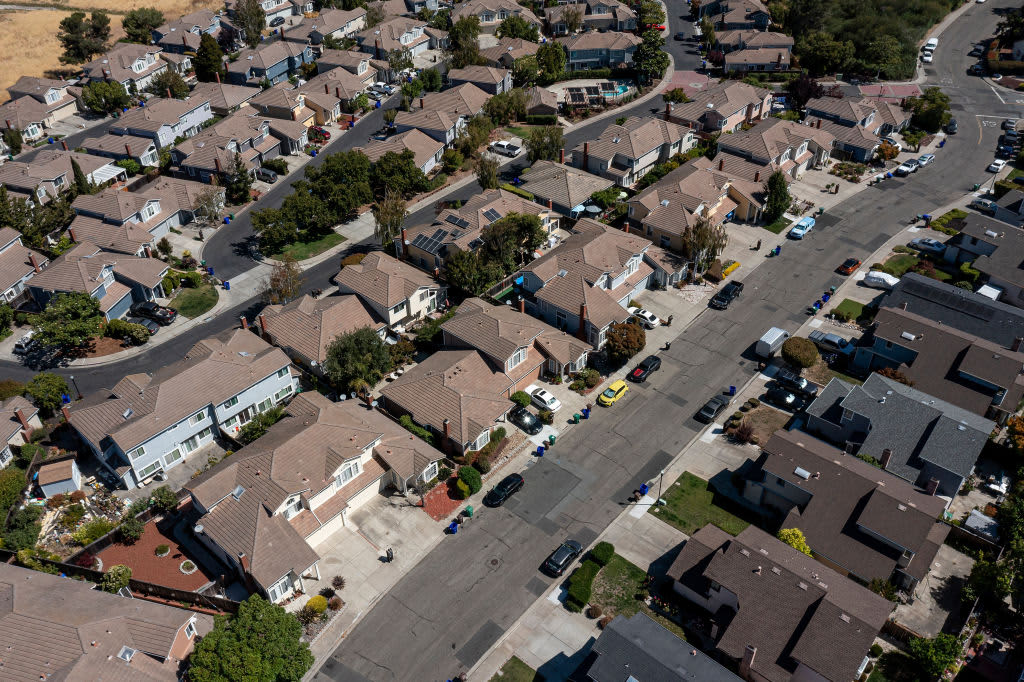 A demanda por refinanciamento de hipotecas aumenta à medida que as taxas de juros caem