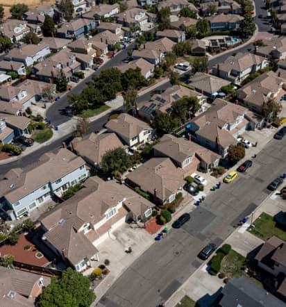 Mortgage refinance demand jumps 14% as rates fall to lowest point since August